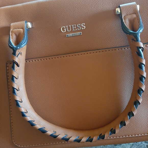 Guess purse - Picture 5 of 5
